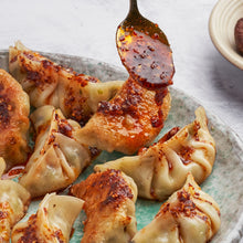 Load image into Gallery viewer, Chicken & Lemongrass Gourmet Pan-Fried Dumplings With Dipping Sauce